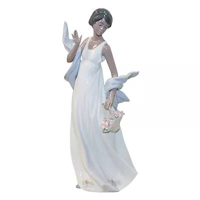 Lladró 6783 Winds Of Romance (Woman In Wind) • $225