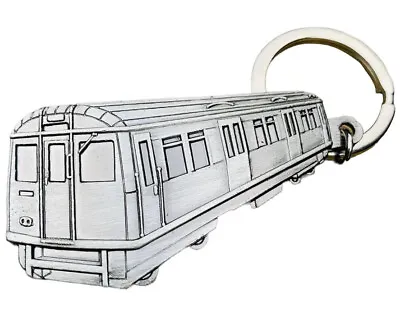 Big Met London Underground Train Metal Keychain • £4.99