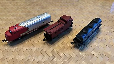 Lot Of 4 N Scale Model Train Cars; Amtrak Mock Engine Petroleum Pipe & Caboose • $40