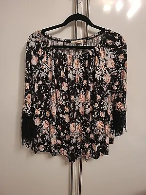 Size 1xl Black Floral Top From Liberty Love • $1.25