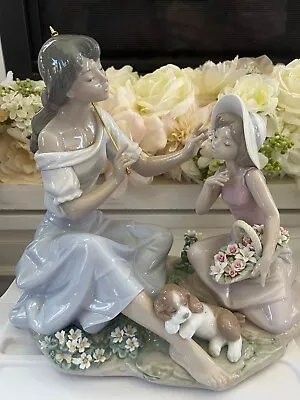 Lladro 6910 As Pretty As A Flower Mother & Daughter Child Porcelain Figurine • $300