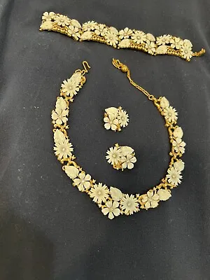 Vintage Trifari White Flowers Necklace Bracelet Earrings • $200