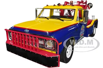 1969 Chevrolet C-30 Dually Tow Truck  Super Service  1/18 By Greenlight 13653 • $109.99