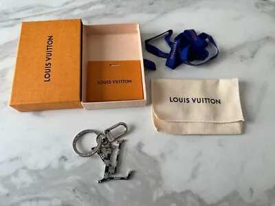 $149.99 • Buy Louis Vuitton Key Chain Charm Ring Authentic Original MP2918 LV Distorted