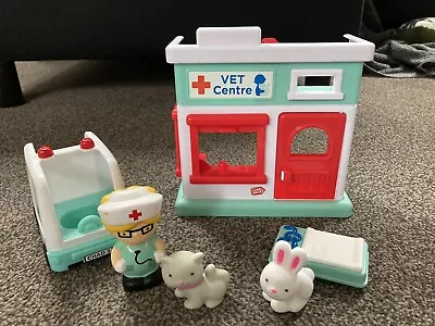 Chad Valley Vet Centre Playset • £2.50