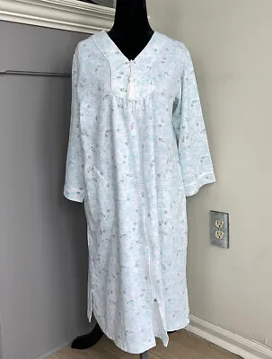 Miss Elaine Size Small Zip Up Robe Floral With Pockets • $14.39