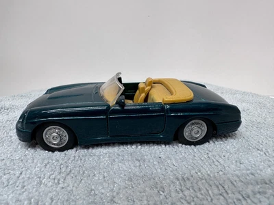 £3 • Buy MAISTO .........MGB GT V8 In Green 1:37 Scale
