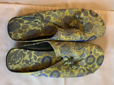 £6 • Buy USED Chinese Style Slip On Shoes UK 4