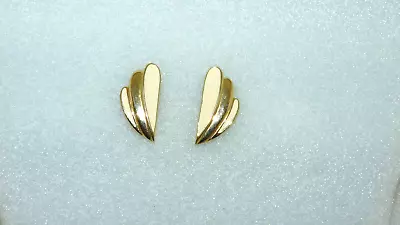 Vtg Trifari Gold Tone  1 3/8  Cream Enamel Fan Shape Clip On Earrings • $1.99