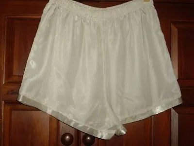 Vintage Lingerie Victoria's Secret Tap Pants Panties Size Med Color Ivory • $9.99