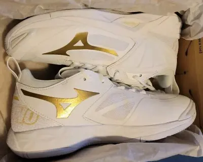 Women's Mizuno Wave Momentum 2 Volleyball Shoes White/Gold Size 9 • $100