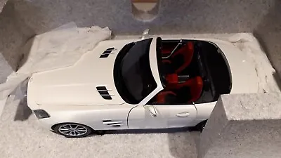 Minichamps 1/18 Mercedes SLS AMG Roadster R197 - Rare White - Like New! • $166.98