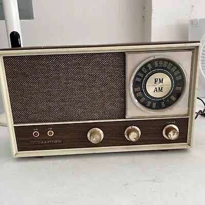 $49.50 • Buy Vintage Lloyds Model TM-77 AM/FM Radio