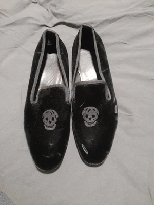 $60 • Buy ALEXANDER McQUEEN Skull Flat Shoes - Black Velvet Skull-42 Euro
