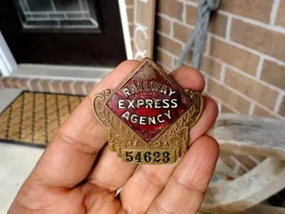 Vintage RAILWAY EXPRESS AGENCY REA Company/Employee ENAMEL Hat Badge • £33.75