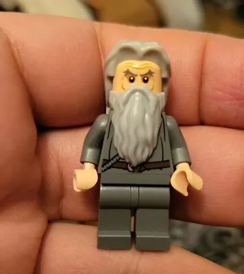 Genuine LEGO Gandalf The Grey Minifig LOTR Hobbit 79005 EUC C16-3  • $10.08