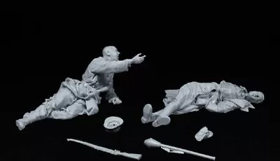 1/35 Resin Figure Model Kit German 2 Guard Soldiers Wounded Dead WW2 Unpainted • $18.39