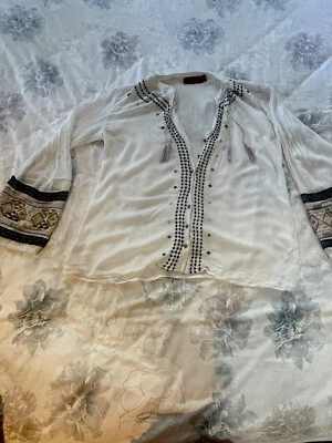 $10 • Buy Tigerlily Boho Long Sleeved Top