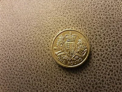 2015 Round £1 Coin - Royal Arms • £5