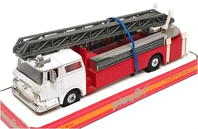 Model Power Playart 24523F - Mack Fire Engine - Red/White • $51.99