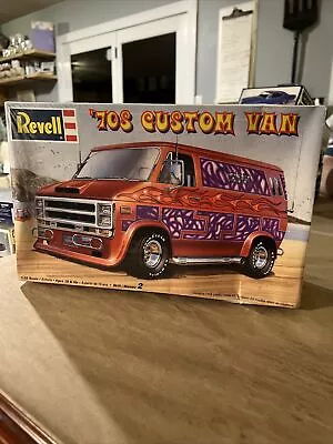 REVELL - '70S CUSTOM CHEVROLET G-10 VAN - MODEL KIT (SEALED) #85-7686 1/25 Scale • $50