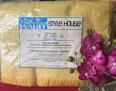 Vintage Montgomery Ward Acrylic Blanket Yellow Twin/Full 72x90 Satin Trim Nylon • $25.99