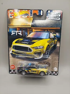 Hot Wheels Premium Boulevard 18 Ford Mustang RTR Spec 5 • $14.95