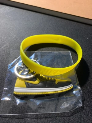 $8 • Buy Sneakers Key-Chains 2D  Retro Shoe Key Chain , Still Sealed , With Bracelet .