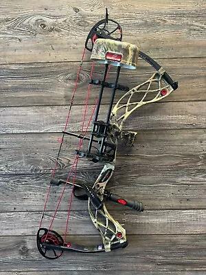 Bowtech Carbon Knight Compound Bow Right Hand 70# 26-30  • $375