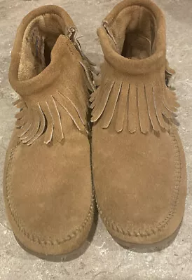 Minnetonka Womens Size 8.5 Light Brown Suede Side Zip Ankle Boot Concho Feathers • $38.95