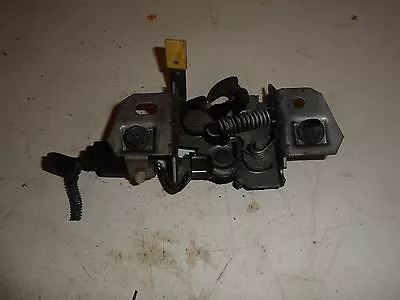 2004 2005 2006 Volvo S40 2.4 Latches/locks Hood Latch Release 30674771 • $20.77