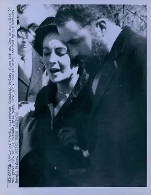 1958 Elizabeth Taylor At Husband Mike Todds Funeral Wire Photo • $24.99