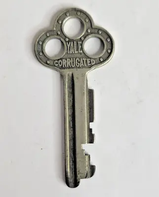 Vintage Antique Stamford Yale & Towne Corrugated Key • $8.99