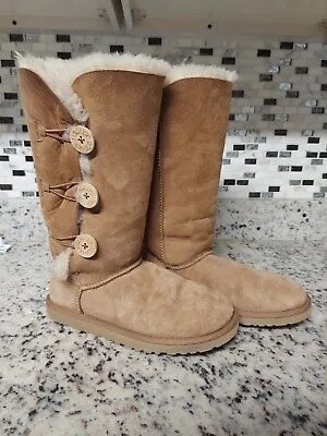 UGG Women’s Bailey Button Triplet Size-8 Color Chestnut Pre-owned • $45
