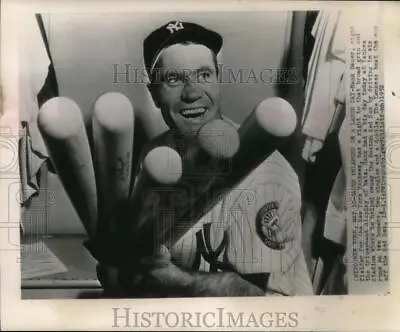 $21.99 • Buy 1952 Press Photo Hank Bauer, New York Yankees Baseball Right Fielder With Bats