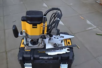 £179.99 • Buy DeWalt DW624 Professional Single Speed Plunge Router Kit ,240v.