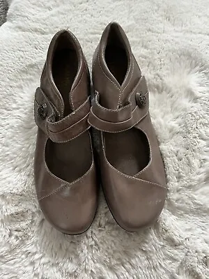 Taos Majesty Maryjane Leather Taupe Size 40 • $29