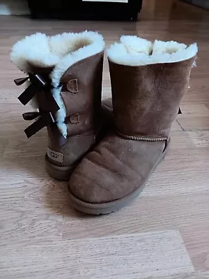 UGG Boots Women's Size 8 Bailey Bows Brown Suede Pre-owned • $39.99