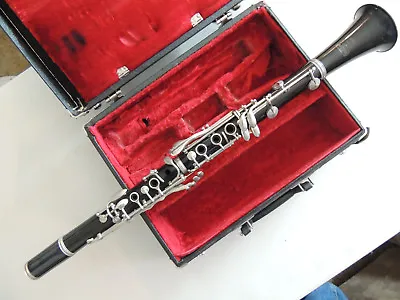 Vintage Bundy Deluxe Clarinet Ser. 598143 Made In USA  • $49.95