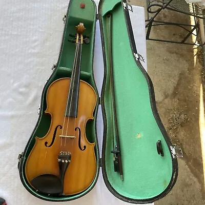 Vintage 16” Lark Viola Cracked With Case Now • $75