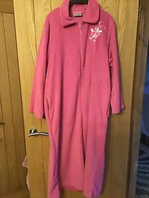 Ladies Pink Dressing Gown/Robe/Housecoat Size 20 Full Length  • £8.99