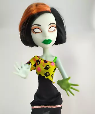 Monster High Scarah Screams FREAKY FUSION - Black/Orange Hair Green Lip - 2008 • $19.99