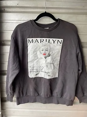H & M Women's Marilyn Monroe Gray Graphic Crewneck Sweatshirt Size Medium • $19.95