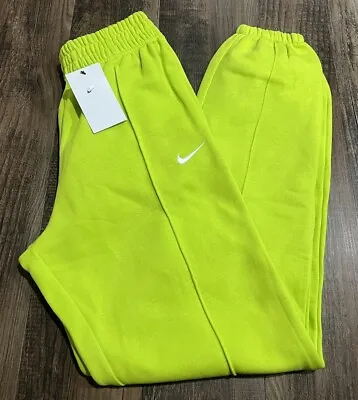 NWT Nike Women Medium Sportswear Essentials Loose Fit Fleece Sweatpants BV4089 • $19.99