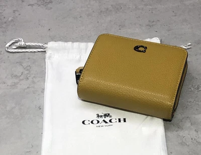 £44.99 • Buy Coach Billfold Wallet Yellow Style No. CD717  With Dust Bag