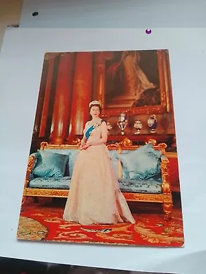 Royalty Queen Elizabeth II Buckingham Palace Vintage Postcard • £1.20