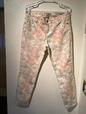 ELLE Women's White Denim Pants Size 12 Pastel Flowers Stretch Tapered Mid Rise • $15.99