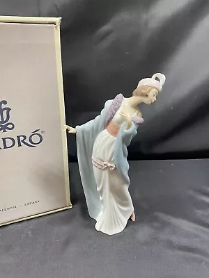 $179.99 • Buy Lladro  THE FLIRT  Figurine ~ #5789 ~ 9 3/4  Tall ~ W/Original Box