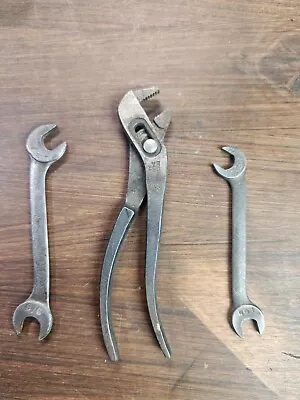 Vintage Mini Indestro Supper For 3421 Pliers And 2 Duro Wrenchs Made In The USA. • $2.99