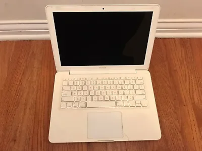 Apple MacBook 13.3  Laptop 2009 NO CABLES BROKEN SELLING FOR OR PARTS AS-IS • $15.99